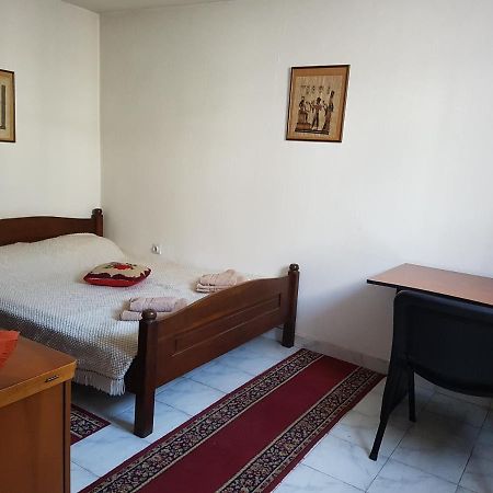 A Modest Place Belgrade Luaran gambar